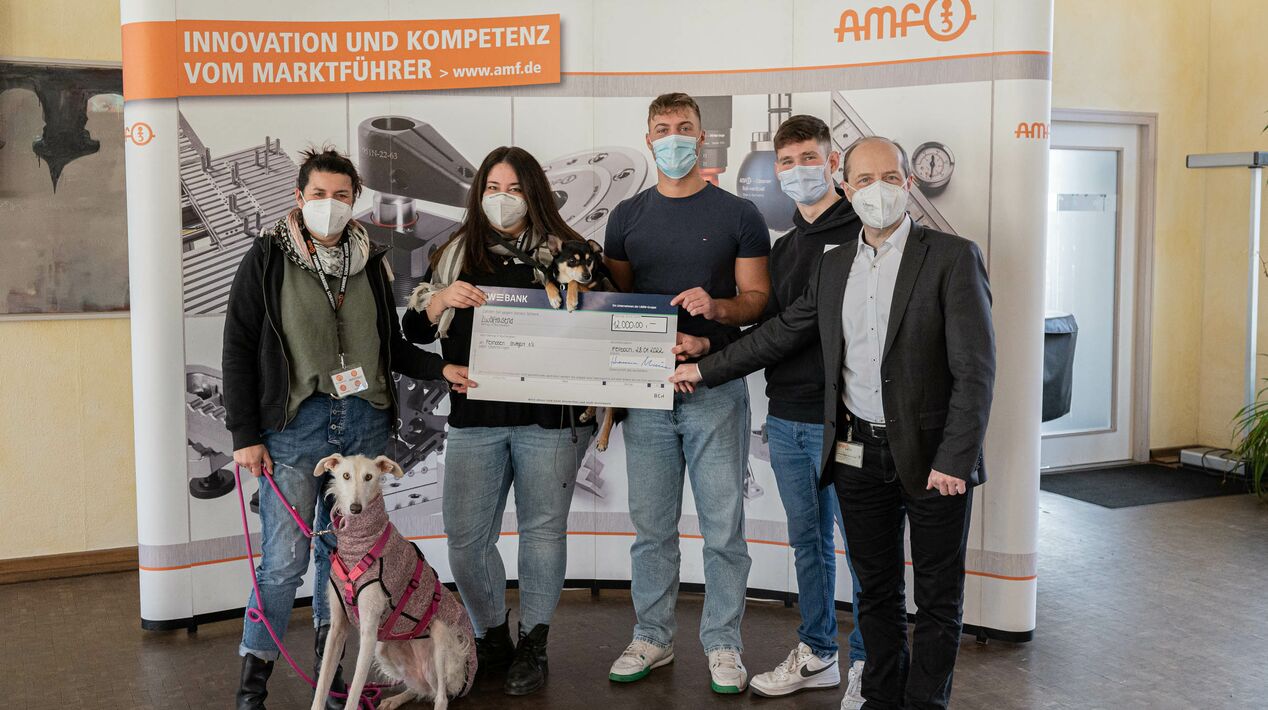 Os estagiários da AMF doam 12.000 Euros de receitas de vendas a partir do 16º projeto de Natal